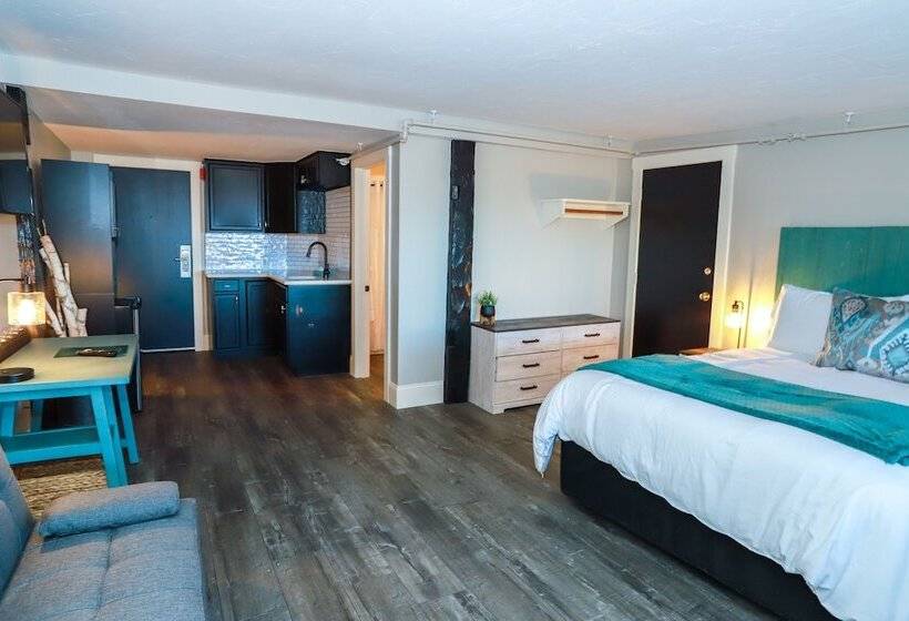 Standard studio with lake view, Gunstock Inn & Suites