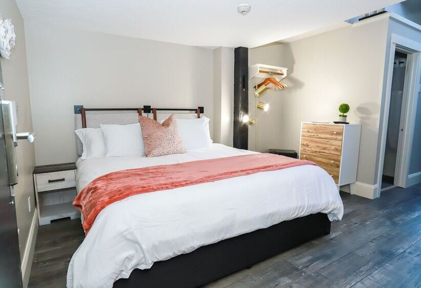 스탠다드 스튜디오, Gunstock Inn & Suites