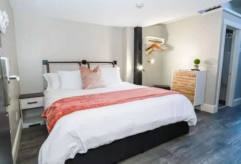 استودیوی استاندارد, Gunstock Inn & Suites