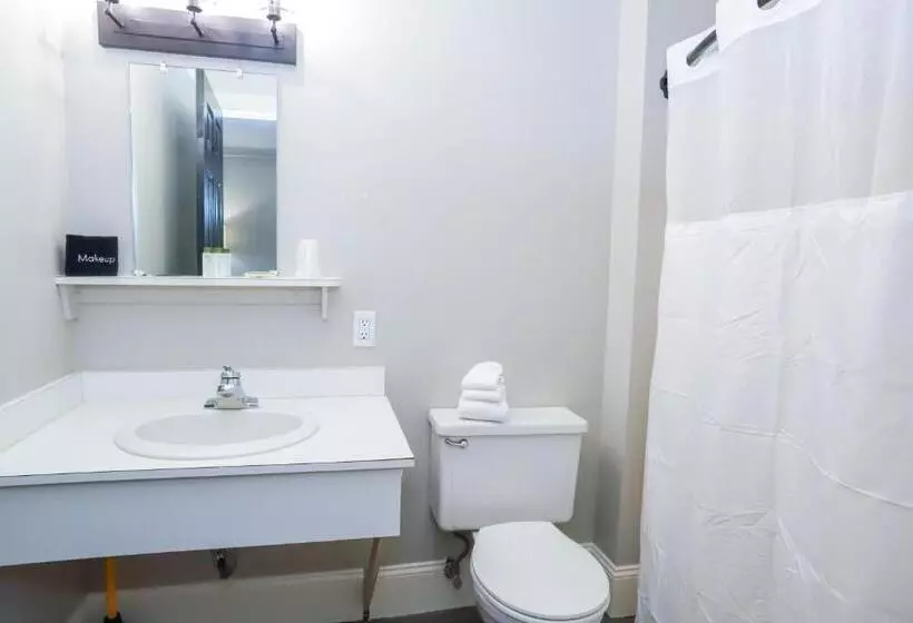 اتاق استاندارد با تخت بزرگ, Gunstock Inn & Suites