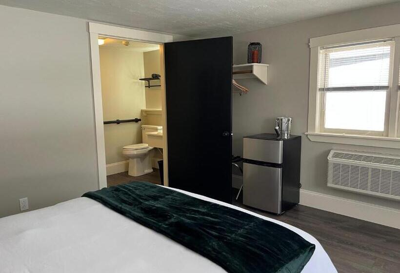 Quarto Estandar Cama Casal, Gunstock Inn & Suites