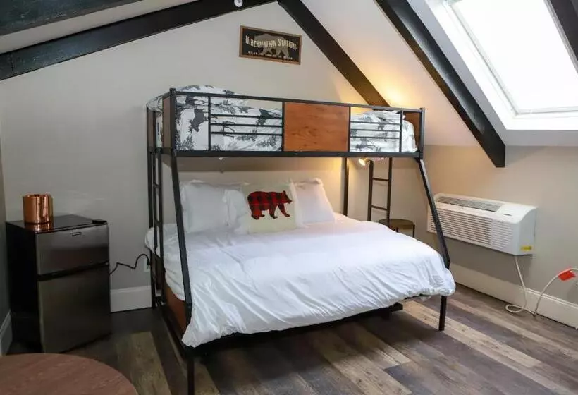 اتاق استاندارد سه نفره, Gunstock Inn & Suites