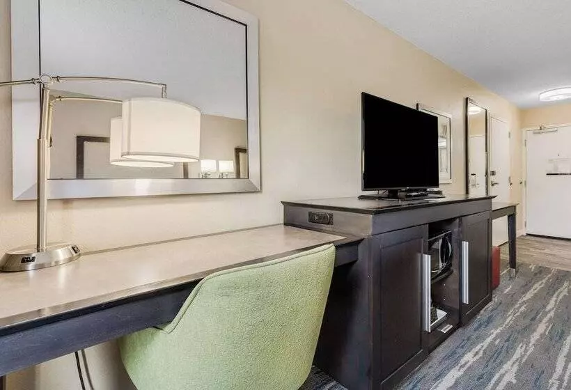 キングサイズベッドのスタンダードルーム, Hampton Inn & Suites Memphis Wolfchase Galleria