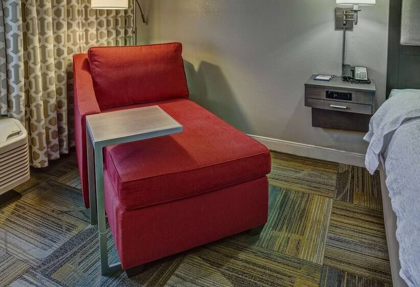 带大床的标准间, Hampton Inn & Suites Memphis Wolfchase Galleria