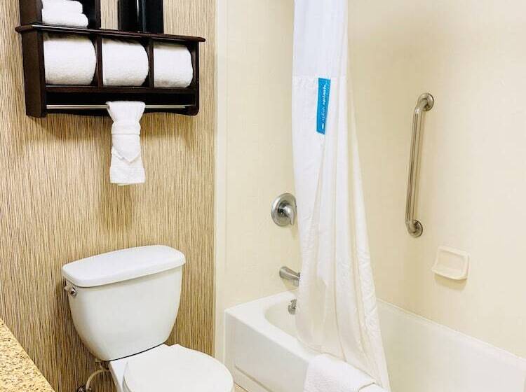 ２ダブルベッドのスタンダードルーム, Hampton Inn Champaign/urbana