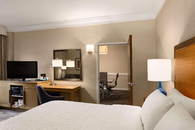 اتاق استاندارد با تخت بزرگ, Hampton Inn Fort Smith