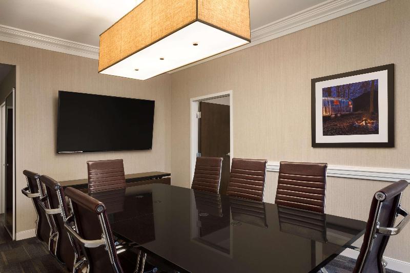 اتاق استاندارد با تخت بزرگ, Hampton Inn Fort Smith