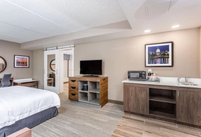 스위트, Hampton Inn Harrisburgeast