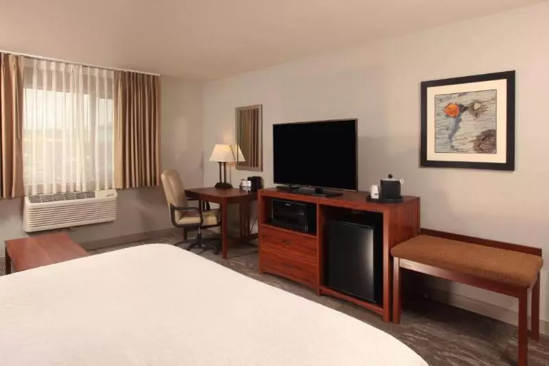 اتاق استاندارد با تخت بزرگ, Hampton Inn Kalispell