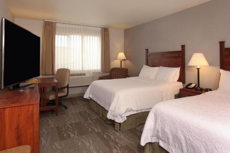 带阳台套房, Hampton Inn Kalispell