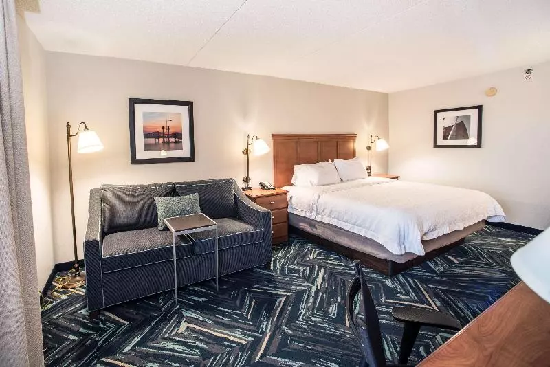 キングサイズベッドのスタンダードルーム, Hampton Inn Louisville North/clarksville