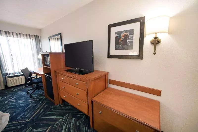 キングサイズベッドのスタンダードルーム, Hampton Inn Louisville North/clarksville