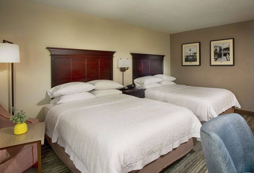 غرفه قياسيه سريرين مزدوجين, Hampton Inn Collierville