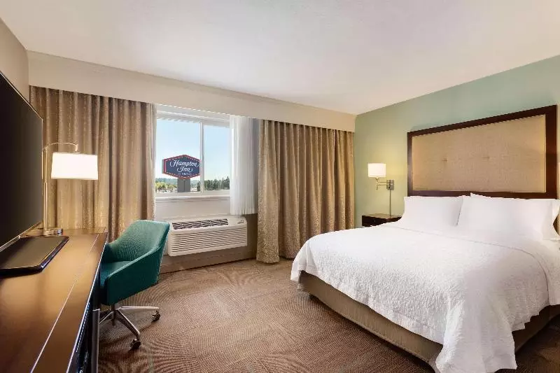 キングサイズベッドのスタンダードルーム, Hampton Inn Clackamas