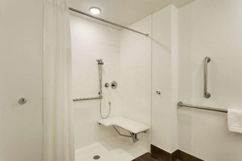 スイート, Hampton Inn & Suites Springdale