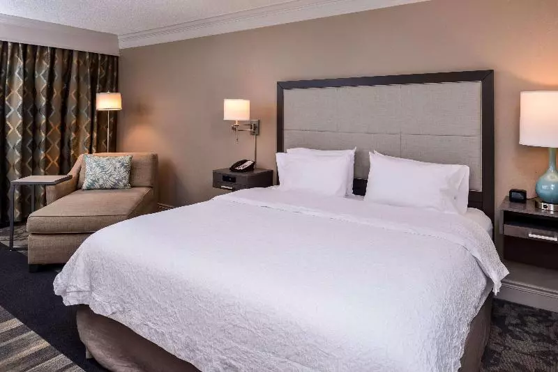キングサイズベッドのスタンダードルーム, Hampton Inn Ft Lauderdale Plantation