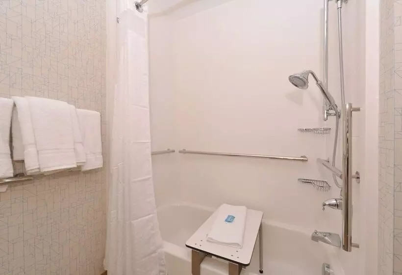 身障者適用スイートルーム, Holiday Inn Express Olean, An Ihg