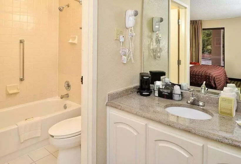 ２ダブルベッドのスタンダードルーム, Quality Inn At The Mall  Valdosta