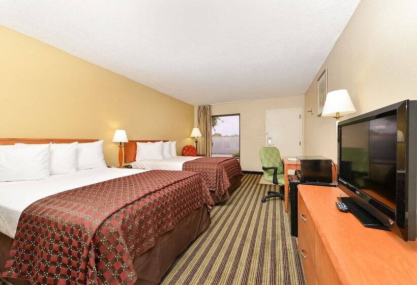 带2个双人床的标准工作室, Quality Inn At The Mall  Valdosta