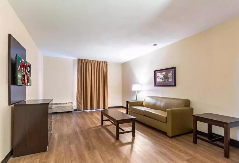 クイーンサイズベッドのスイートルーム, Red Roof Inn Plus & Suites Houston   Iah Airport Sw