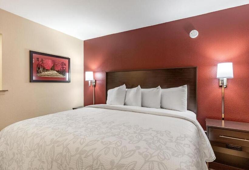 带大床的豪华间, Red Roof Inn Plus & Suites Houston   Iah Airport Sw