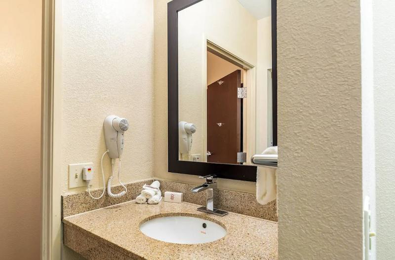 身障者適用スタンダードルーム, Red Roof Inn Plus & Suites Houston   Iah Airport Sw