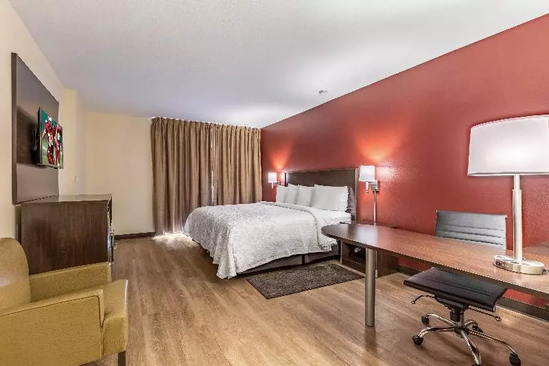 キングサイズベッドのスーペリアルーム, Red Roof Inn Plus & Suites Houston   Iah Airport Sw