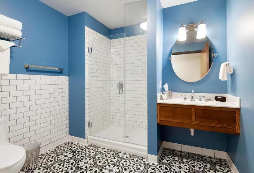 패밀리 룸, Celeste Of St Paul