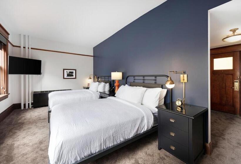 패밀리 룸, Celeste Of St Paul