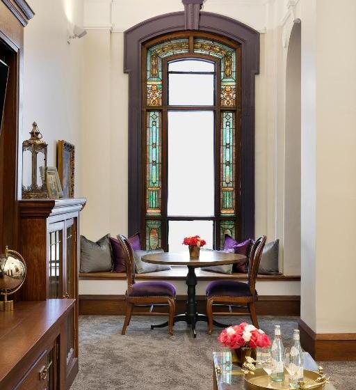 디럭스 스위트, Celeste Of St Paul