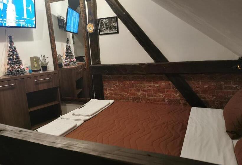 اتاق لوکس سه تخته, Pirocanac Rooms & Restaurant