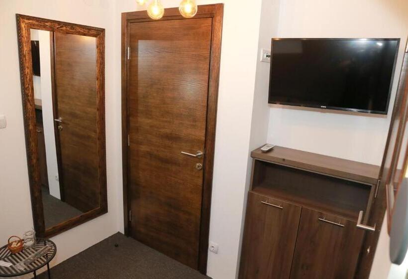 اتاق لوکس, Pirocanac Rooms & Restaurant