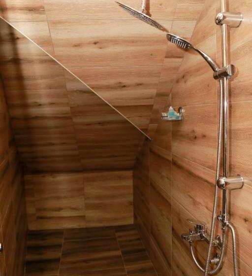 اتاق لوکس چهار تخته, Pirocanac Rooms & Restaurant