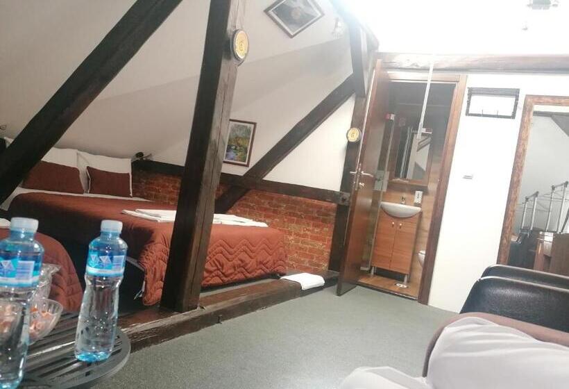 اتاق لوکس چهار تخته, Pirocanac Rooms & Restaurant