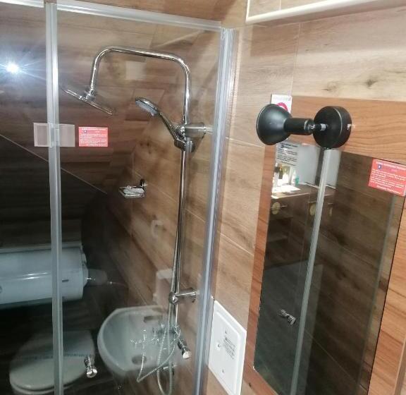 اتاق لوکس چهار تخته, Pirocanac Rooms & Restaurant