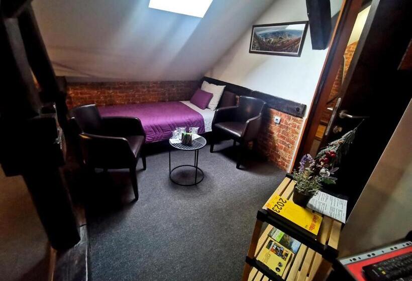 اتاق لوکس سه تخته, Pirocanac Rooms & Restaurant