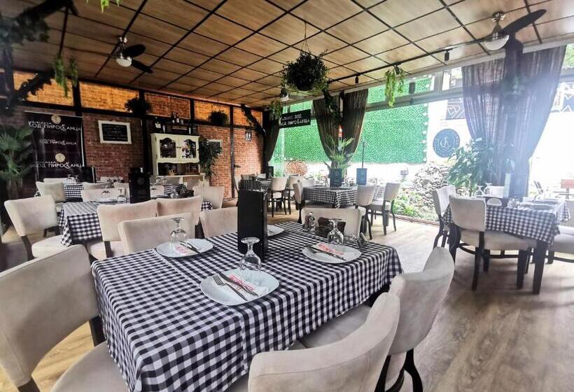 اتاق لوکس سه تخته, Pirocanac Rooms & Restaurant