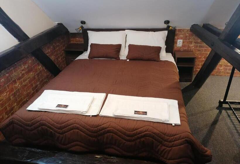 اتاق لوکس سه تخته, Pirocanac Rooms & Restaurant