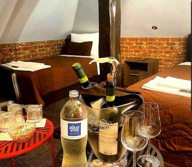 اتاق لوکس چهار تخته, Pirocanac Rooms & Restaurant