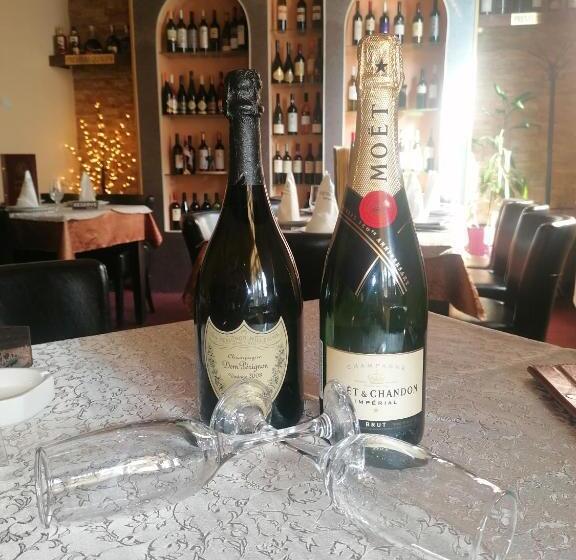 اتاق لوکس چهار تخته, Pirocanac Rooms & Restaurant