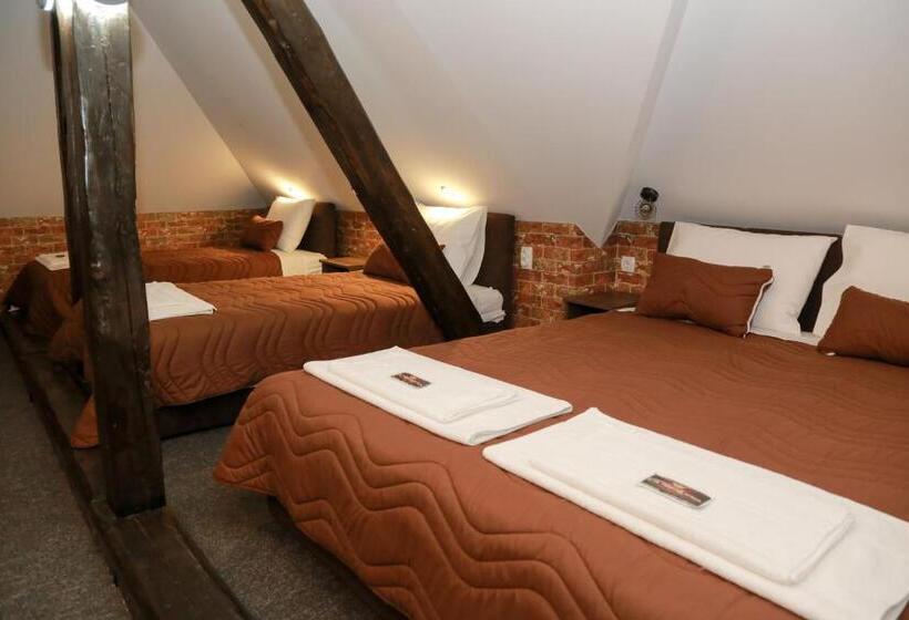 اتاق لوکس چهار تخته, Pirocanac Rooms & Restaurant