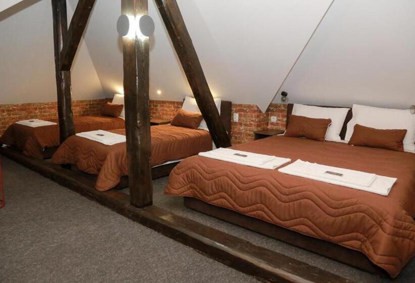 اتاق لوکس چهار تخته, Pirocanac Rooms & Restaurant