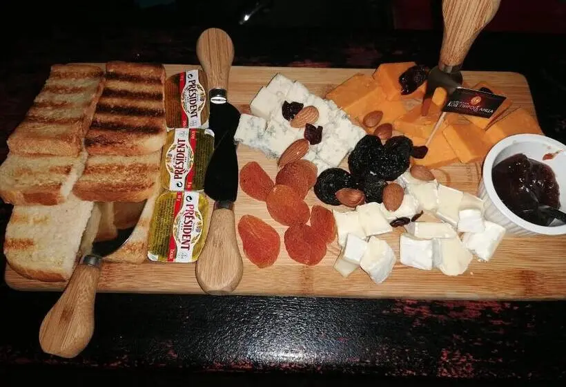 اتاق لوکس چهار تخته, Pirocanac Rooms & Restaurant