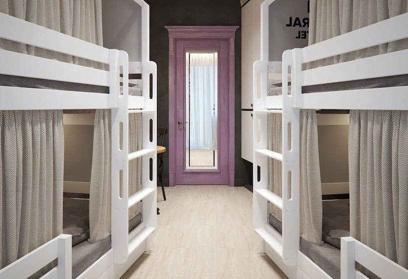 ルームシェアのワンベッド, Central Hostel