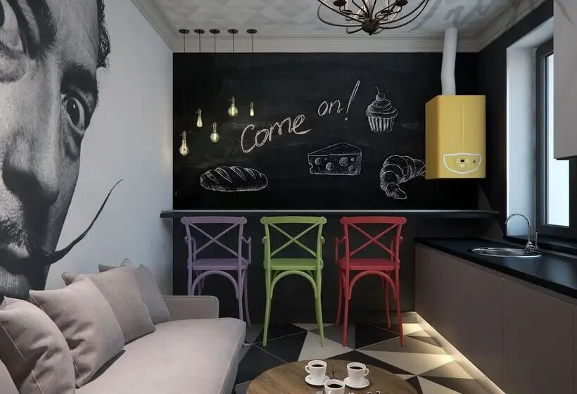 ルームシェアのワンベッド, Central Hostel