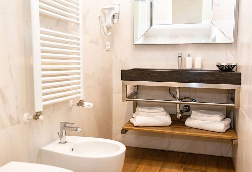 اتاق استاندارد, B&b La Finestra Sul Canale