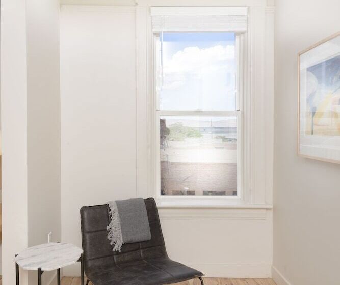 デラックスルーム, The Jesse Hotel & Bar