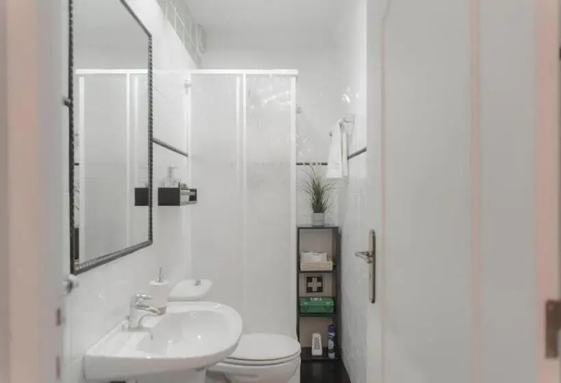 اتاق استاندارد سه نفره, Màhouse Guesthouse