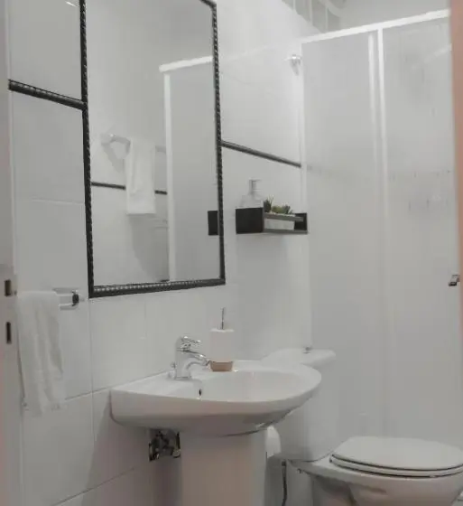 اتاق استاندارد سه نفره, Màhouse Guesthouse
