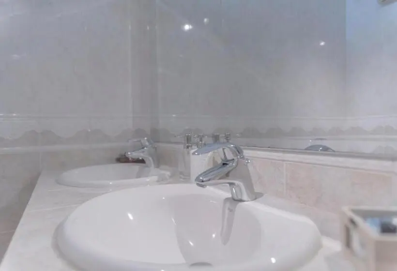 اتاق استاندارد سه نفره, Màhouse Guesthouse